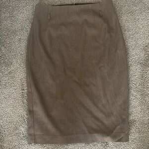 Tan and white pencil skirt perfect for work